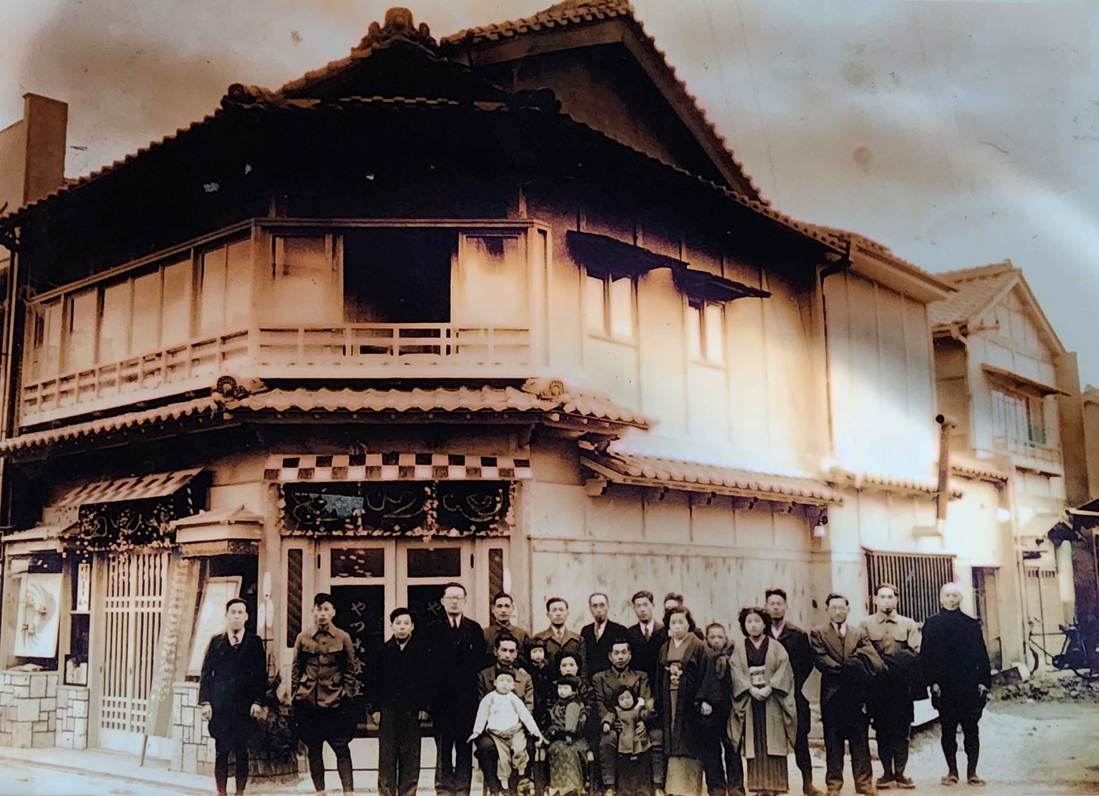 不屈の精神で守り抜いた「やっこの暖簾」